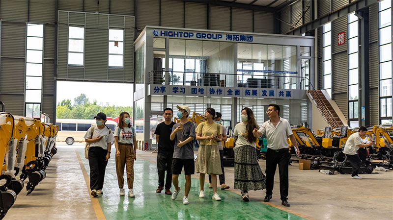 On June 17, 2022, a group of 8 people including Jiemian News reporter Cheng, Yuguo reporter He,ebrun cross-border chief editor, Alibaba public relations manager Wang and other 8 people came to Hightop