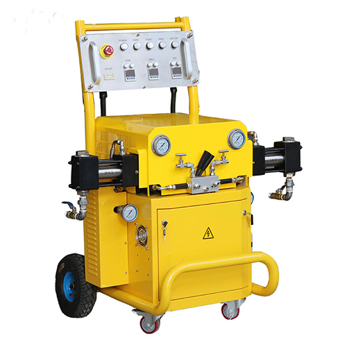 WHAT ARE THE PRODUCT CHARACTERISTICS AND PERFORMANCE OF THE POLYURETHANE FOAMING MACHINE?
