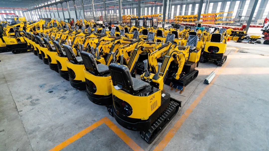 Shandong handsome guy resigned from a high-paying job and sold excavators online, with an annual sales of 140 million!